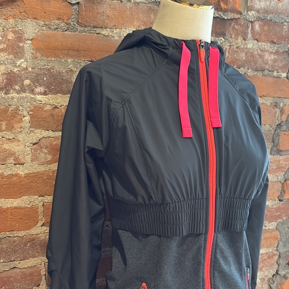 The North Face Grey Hooded Windbreaker - Picture 3 of 11